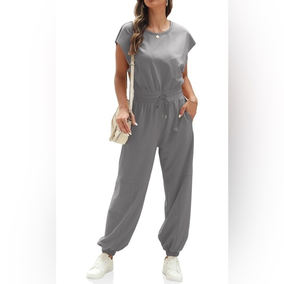 NEW- FISOEW Woman’s Oversized Sleeveless Loose Casual Crew Neck Jumpsuit/Romper - Picture 1 of 5